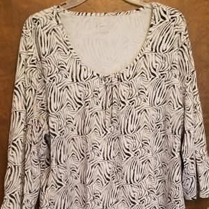 Black and white t shirt